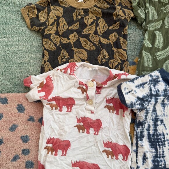 Kate Quinn Lot of 4 Short Sleeve T-Shirts Leaf Rhino Tie Dye Print 6-12 Mo - Picture 2 of 4